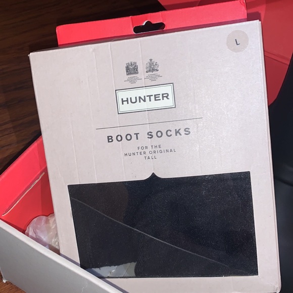 Brand new Hunter boots and Tall black boot socks (size large) - Picture 3 of 5
